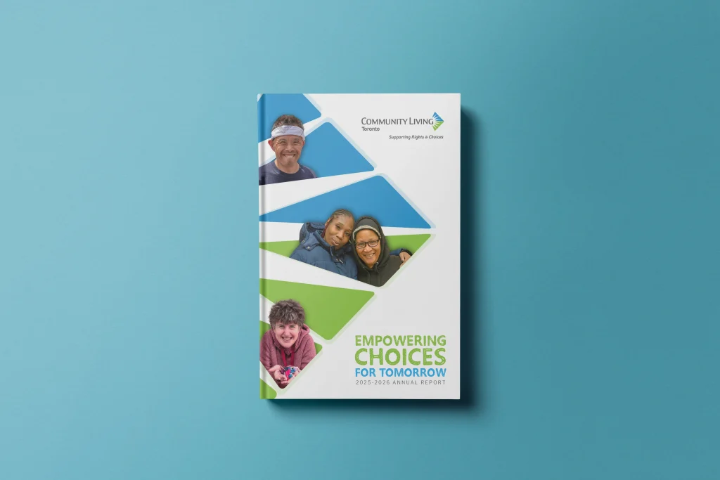 Couverture du rapport annuel 2025-2026 d’Intégration communautaire Toronto, « Donner vie aux choix de demain », présentant des photos de personnes soutenues par l’organisme.